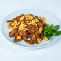 Жареная свинина с чесноком